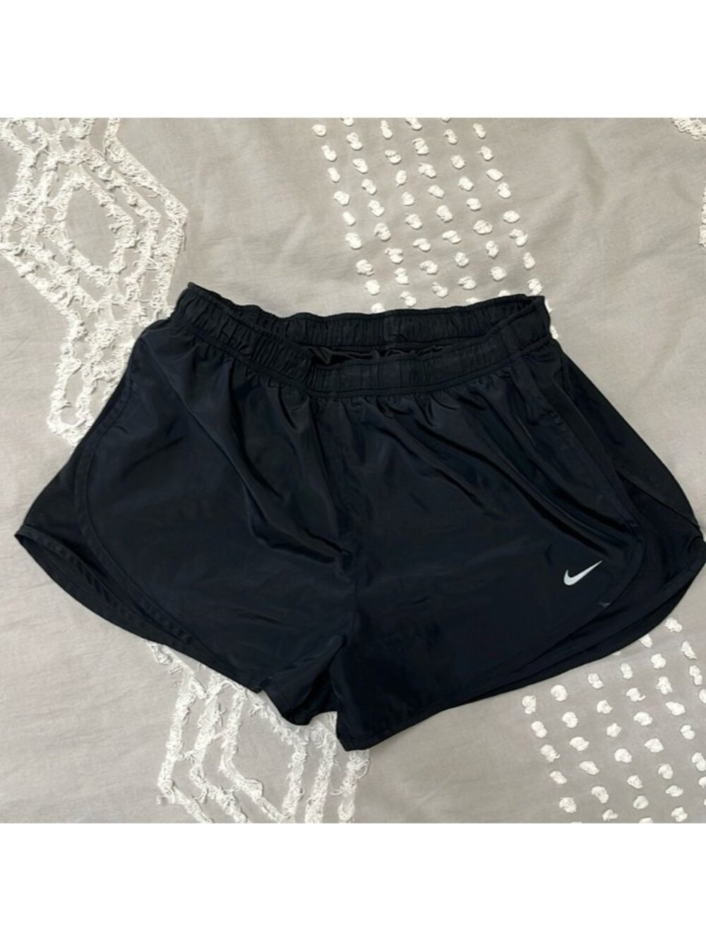 Nike dri-fit shorts black size: L